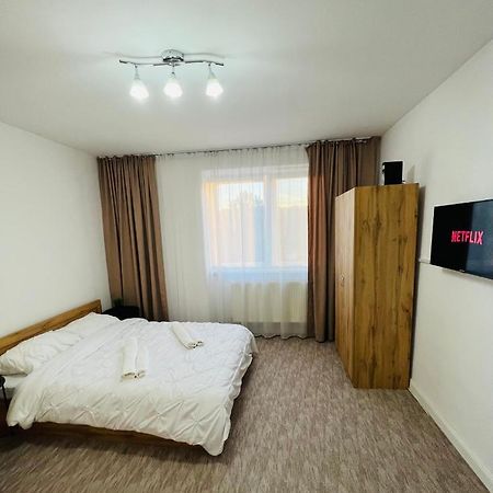 White One Apartman Petrozsény Kültér fotó