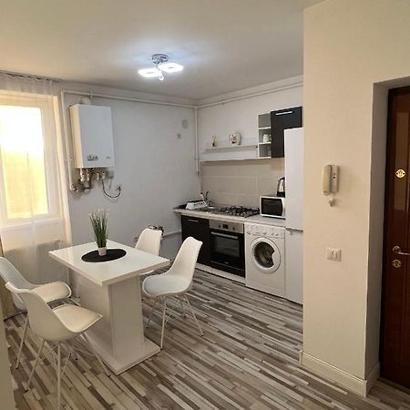 White One Apartman Petrozsény Kültér fotó