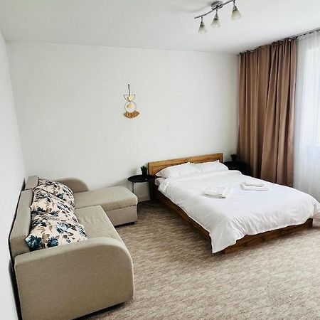 White One Apartman Petrozsény Kültér fotó