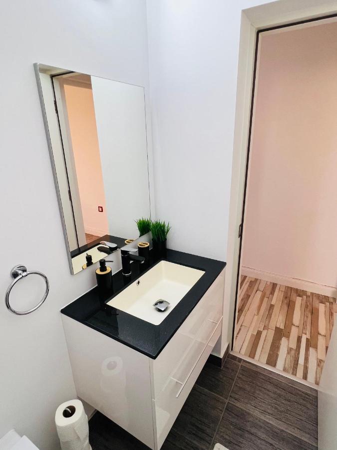 White One Apartman Petrozsény Kültér fotó