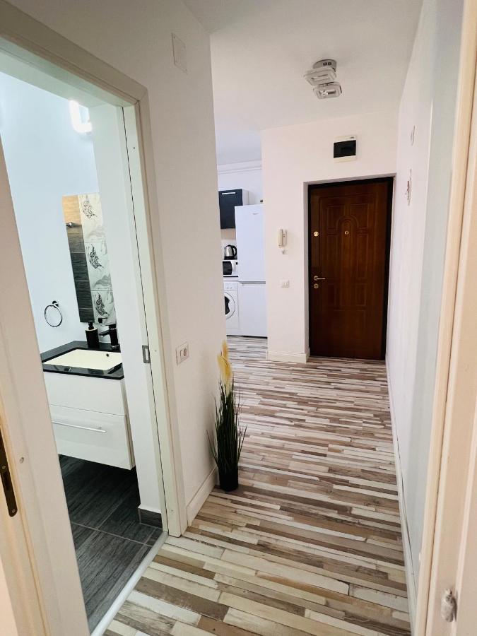 White One Apartman Petrozsény Kültér fotó