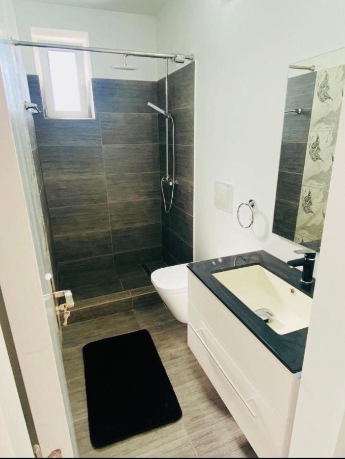 White One Apartman Petrozsény Kültér fotó