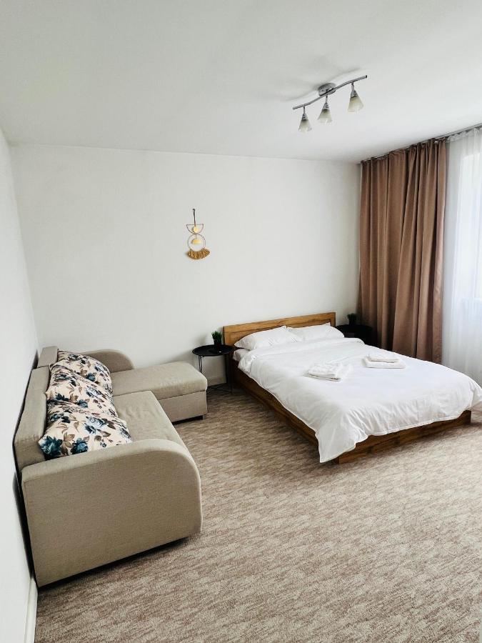 White One Apartman Petrozsény Kültér fotó